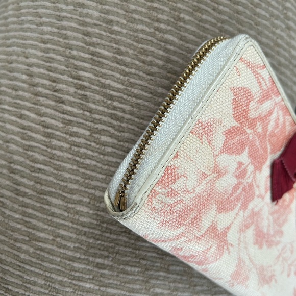Gucci EUC Floral Cream and Pink Women's Wallet And Gucci box - Picture 9 of 16